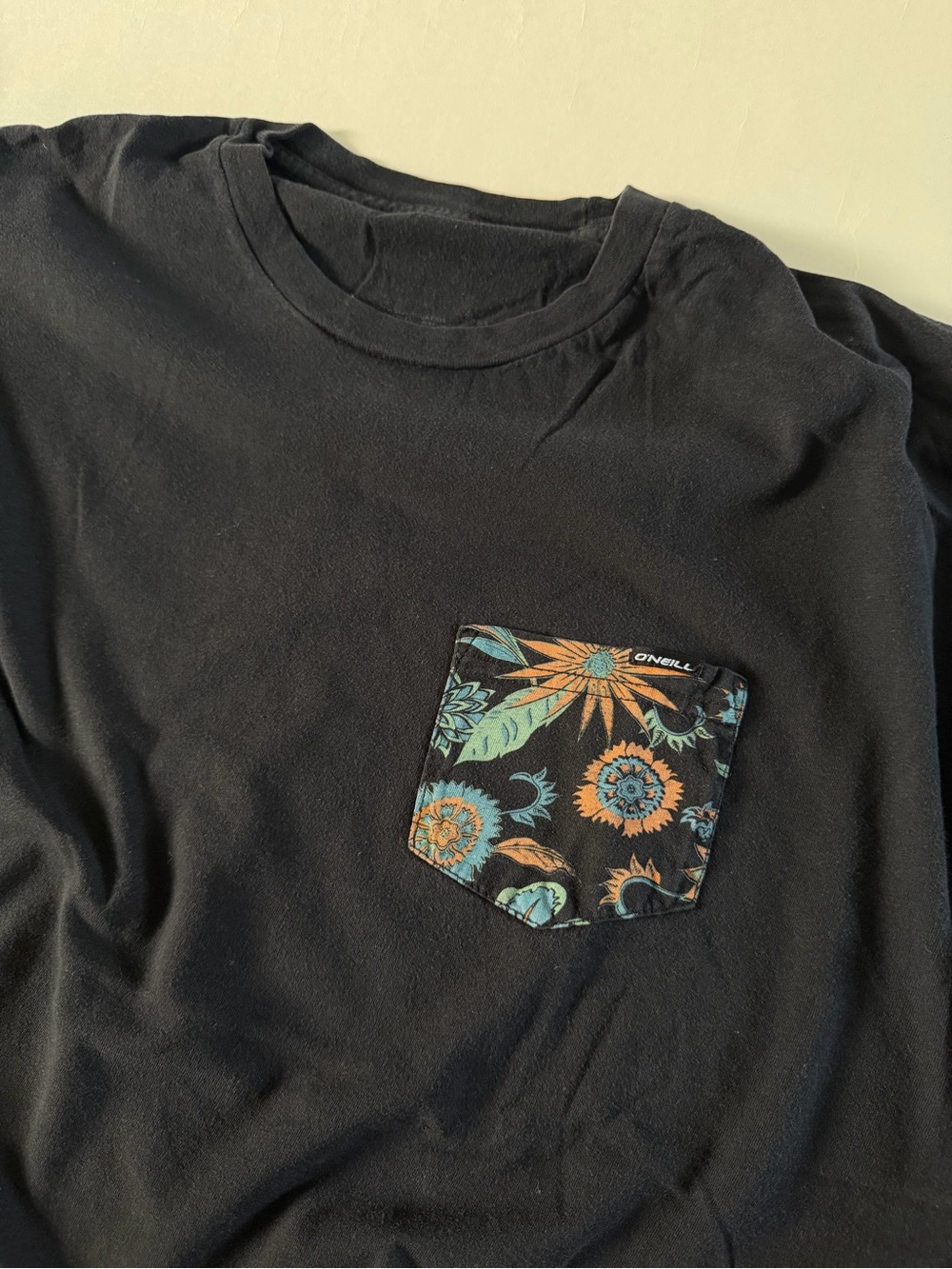 O’Neill Surf Men's Black Pocket Tee with Floral Accent - Picture 2 of 3